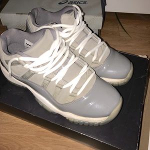 Size 7 cool gray Jordans